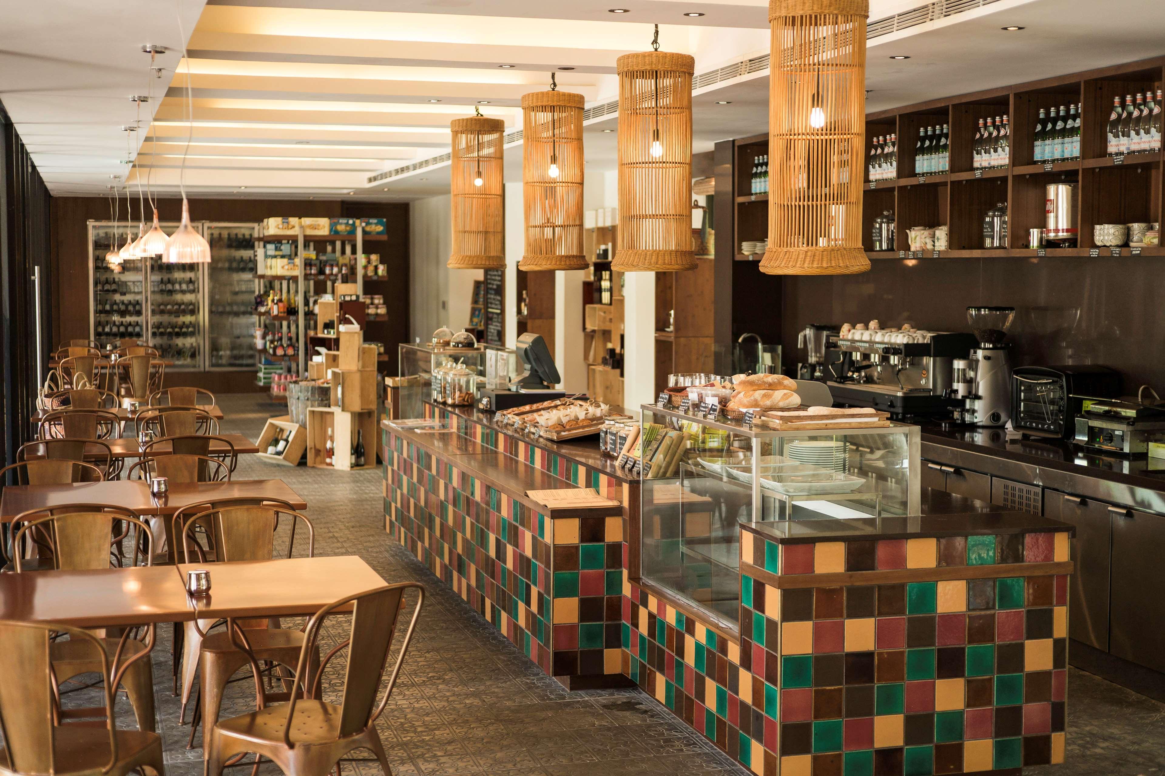 Hyatt Regency Danang Resort And Spa Екстер'єр фото The interior of a typical café