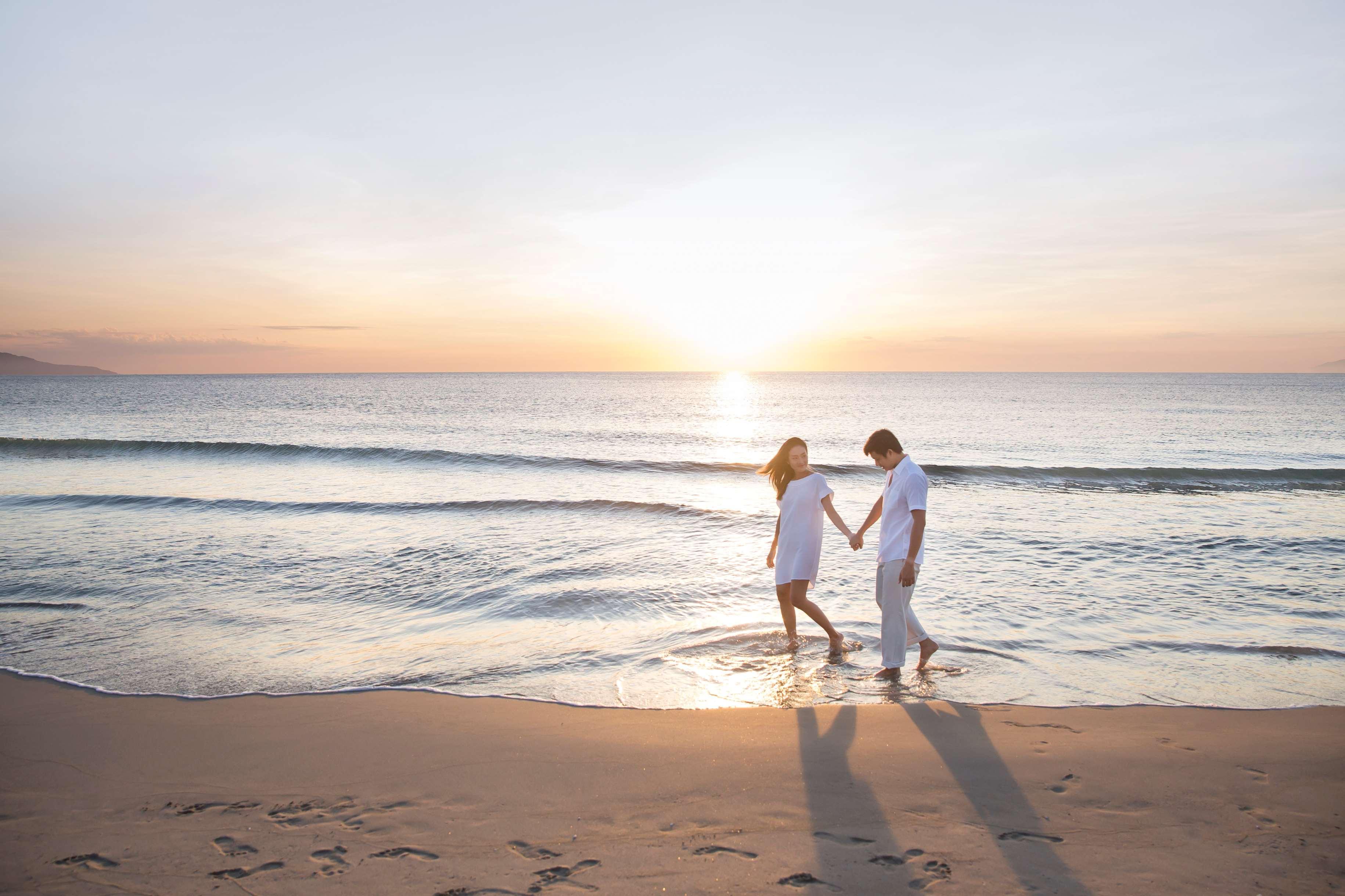 Hyatt Regency Danang Resort And Spa Екстер'єр фото Sunset at the beach