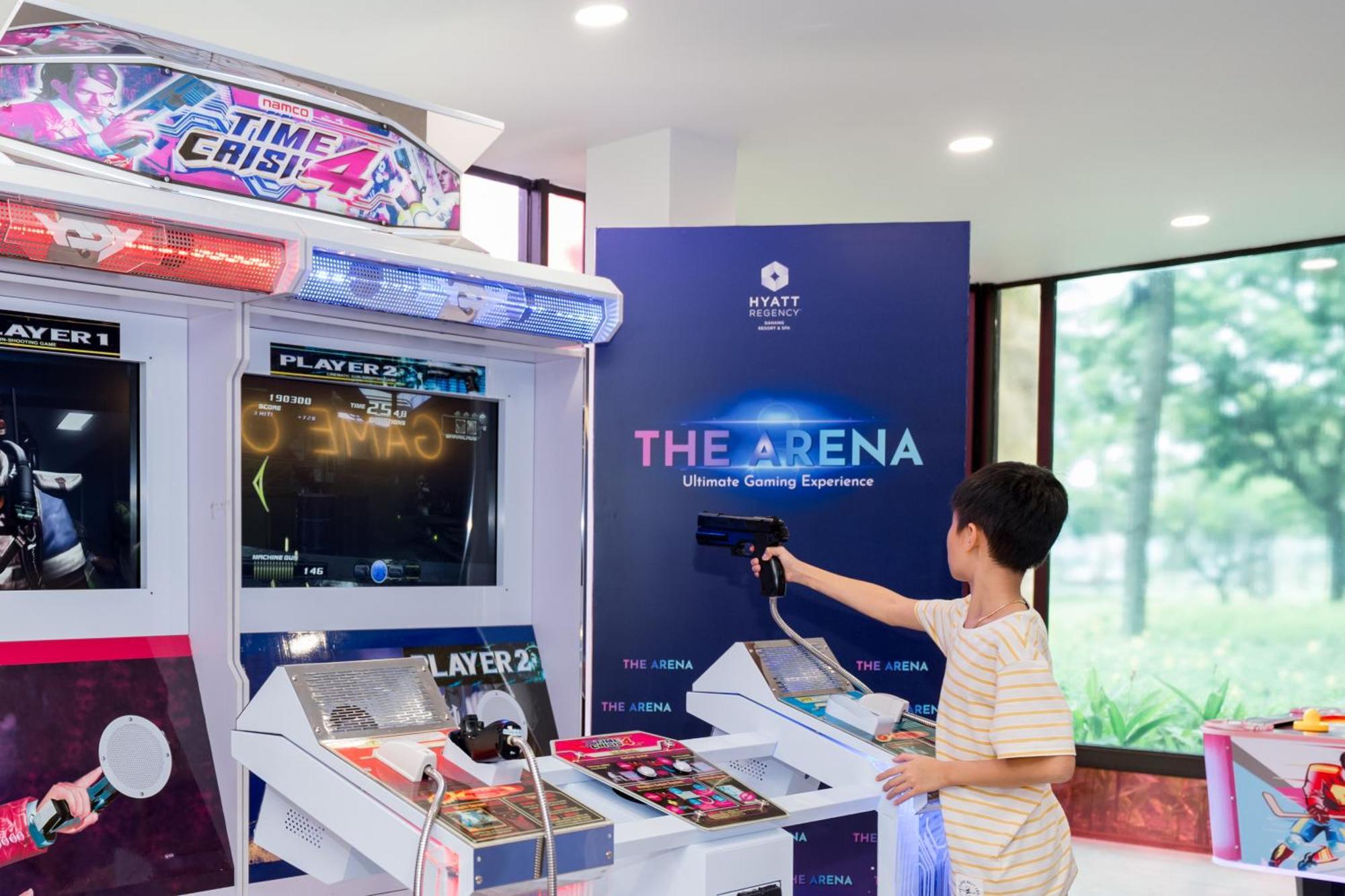 Hyatt Regency Danang Resort And Spa Екстер'єр фото A child playing a shooting game